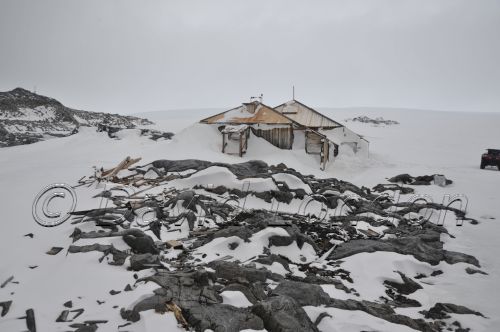 huts post blizzard14